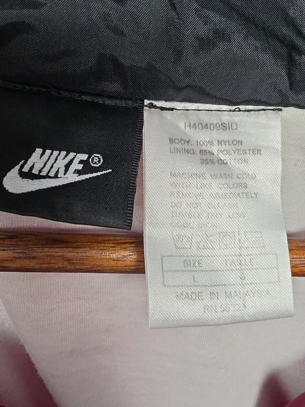 Nike Women's Burgundy Colorblock Windbreaker Jacket - Picture 2 of 11